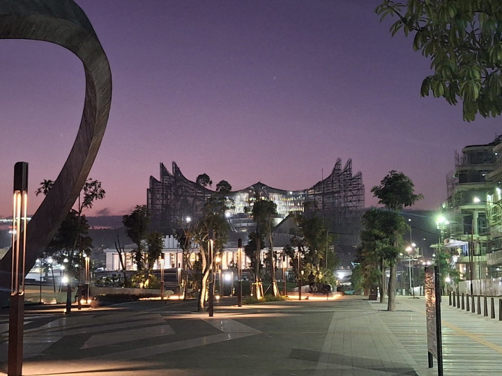 Hari Ketiga di IKN, Jokowi Tinjau Hotel Nusantara