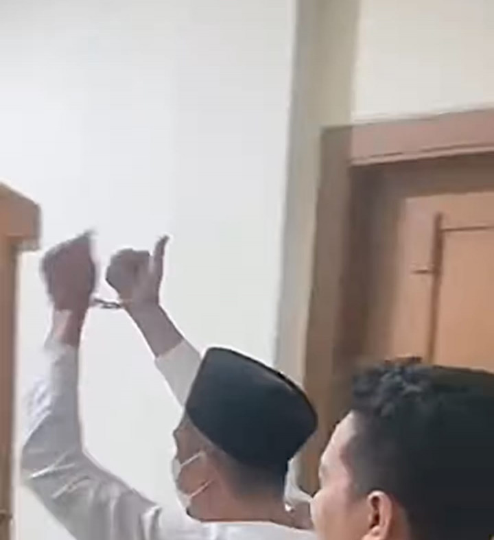 Divonis 3 Tahun Penjara, Bos Travel Umrah Kudus Malah Goyang Jempol