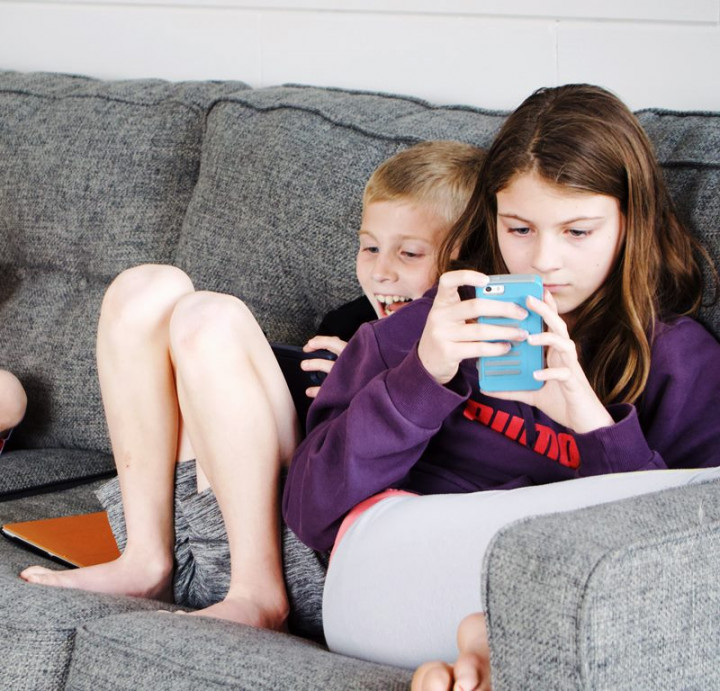 Screen Time Berlebih Sebabkan Mata Kering, Berapa Durasi Ideal Anak Menatap Layar?