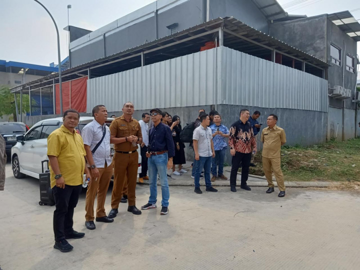 APJATEL Rancang Tiang Bersama Kabel Fiber Optik di Indonesia