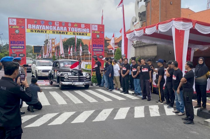 Berkeliling Pakai Mobil Klasik di Bhayangkara Touring Bali 2024