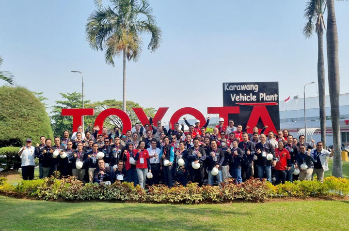 Seru! AXIC Diajak Melihat Secara Langsung Produksi Mobil Hybrid