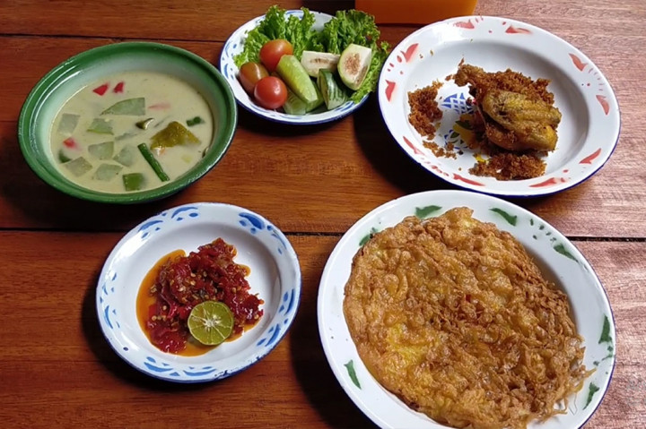 Viral! Warung Lodeh Nuansa Jawa Ada di Bandung