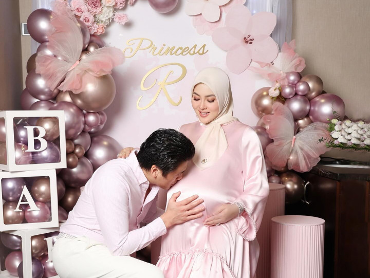 Syahrini Melahirkan Anak Pertama, Reino Barack Tulis Pesan Manis