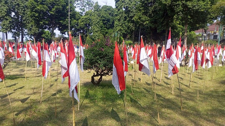 Sambut HUT ke-79 RI, Gedung Perjanjian Linggarjati Pasang 10.001 Bendera Merah Putih
