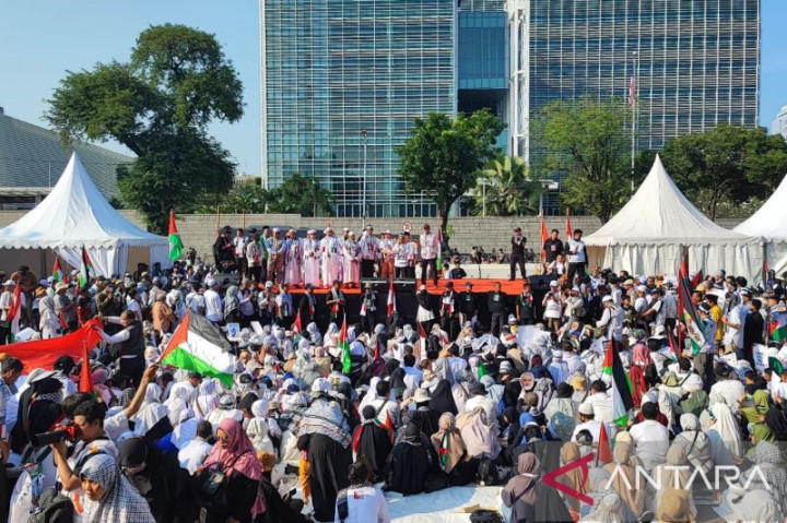 Aksi Bela Palestina di Depan Kedubes AS, Massa Salat Gaib untuk Ismail Haniyeh