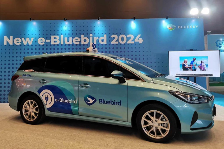 Bluebird Bawa Taksi & Bus Listrik untuk Upacara 17-an di IKN