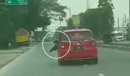 Viral! Polisi <i>Nyangkut</i> di Kap usai Ditabrak Mobil yang Hindari Razia