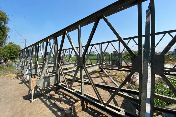 Pemasangan Jembatan Bailey di Sidoarjo Dikebut