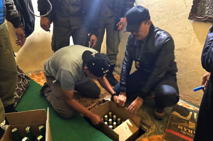 Satpol PP Garut Temukan Bunker Minuman Keras