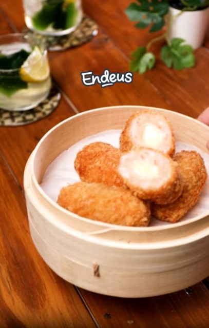   Simak cara buat udang keju ala-ala Mie Gacoan. Dijamin ketagihan! (Foto: Dok. Endeus TV)