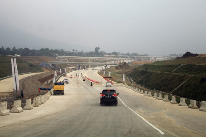 Suasana ruas Tol Bogor, Cianjur dan Sukabumi (Bocimi), Cigombong, Jawa Barat. (ANT/Yulius Satria Wijaya)