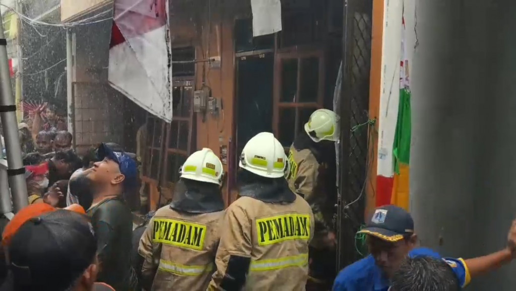 Sebuah Rumah di Gang Sempit Kawasan Pademangan Terbakar, Penyebabnya Korsleting Listrik