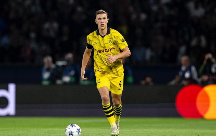 Bek Andalan Dortmund Tepis Rumor ke Madrid