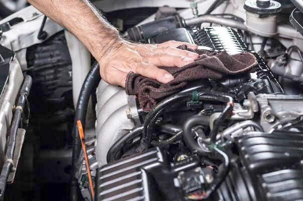 7 Hal yang Harus Diperhatikan Saat Mencuci Mesin Mobil