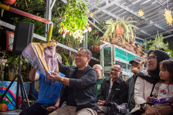 Warga Kota Bandung Daur Ulang Alat Peraga Kampanye Menjadi Tas