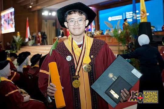 Usaha 1.000 Kali Lebih Banyak, Leonard Lulus dari Fakultas Kedokteran Unpad dengan IPK 4,00