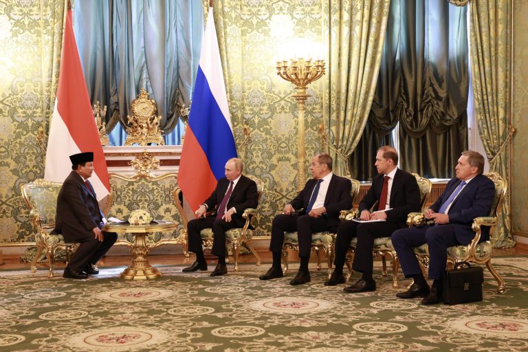 Menhan Prabowo Subianto bertemu Presiden Rusia Vladimir Putin di Moskow. Foto: Kemhan RI