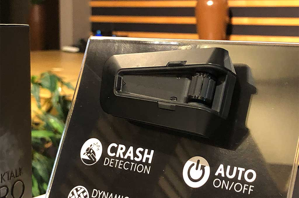 Cardo Packtalk Pro punya fitur pendeteksi kecelakaan penggunanya? Gimana cara kerjanya? medcom-uda