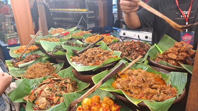 Kampoeng Legenda, untuk kamu pencinta makanan nusantara. (Foto: Dok. Medcom.id/Aulia Putriningtias)