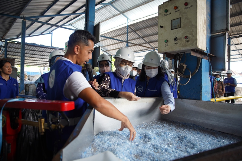  Pada 2024, Aqua Galon Guna Ulang PET mulai didistribusikan lebih luas secara bertahap ke wilayah Jakarta dan Jawa Barat. Dok. Ist