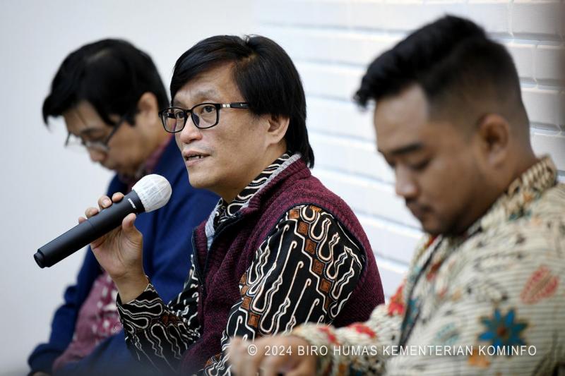 Dirjen Aptika Kominfo, Hokky Situngkir.