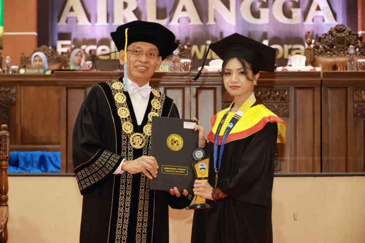 Cerita Gisela, Wisudawan Terbaik Unair Raih Dua Gelar Sekaligus