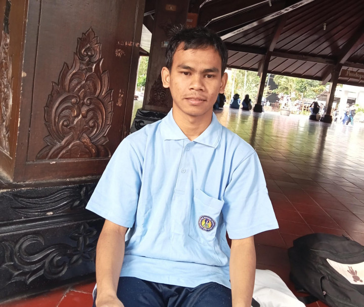 Cerita Ikhwan, Difabel Tunanetra Merajut Mimpi Lewat UNY