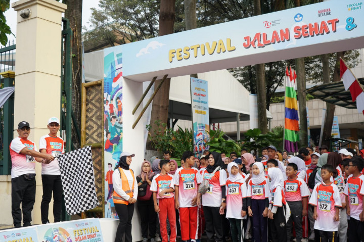 Festival Jalan Sehat dan Sarapan Bergizi Kemendikbudristek Diwarnai Permainan Tradisional