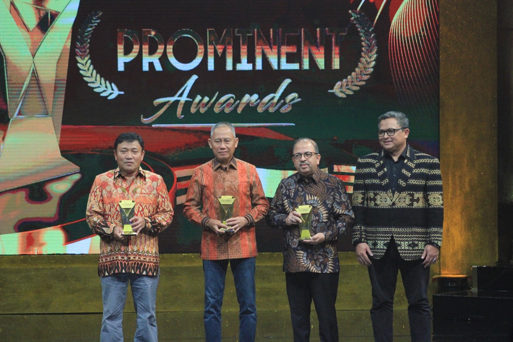 Kontribusi Dukung UMKM lewat Penyaluran Kredit, Bank Jateng Terima Prominent Awards 2024