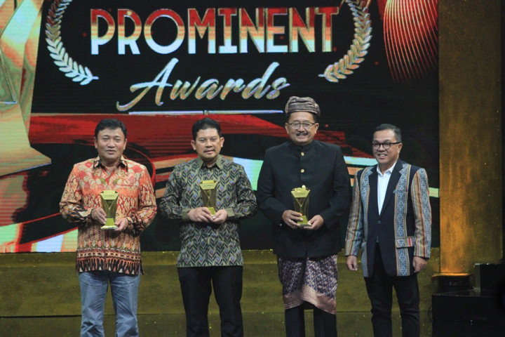 BPJS Kesehatan Terima Penghargaan Best Transformation in Health Safetynet Program di Prominent Awards 2024