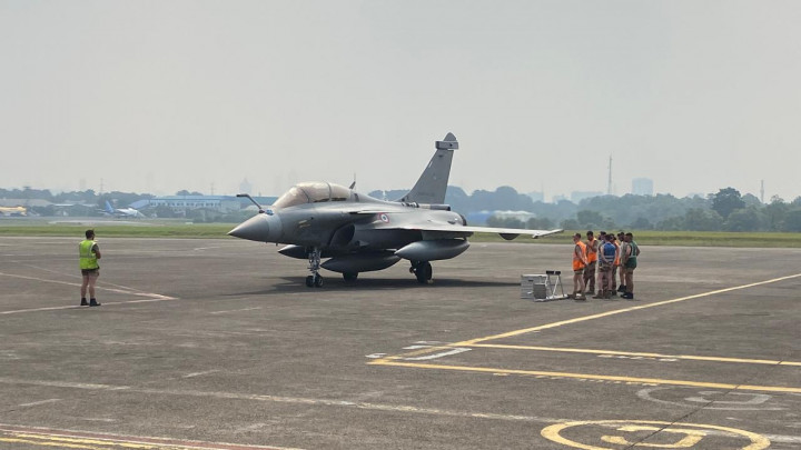 Dua Pilot Tewas saat Jet Rafale Prancis Tabrakan di Udara