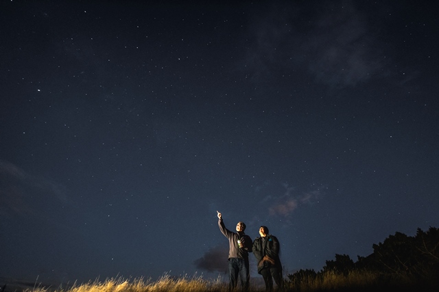 'Stargazing,' Saat Kamu Mengudap Makan di Bawah Bintang-bintang