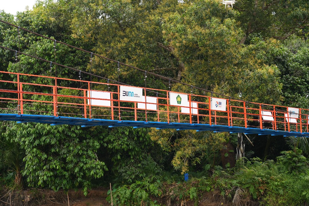 Bangun Jembatan Gantung, BRI Bantu Mobilitas Warga dan Dorong Ekonomi Masyarakat Desa