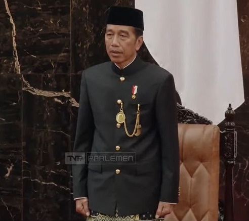 Presiden Jokowi menggunakan baju adat betawi. Dok. TNP Parlemen