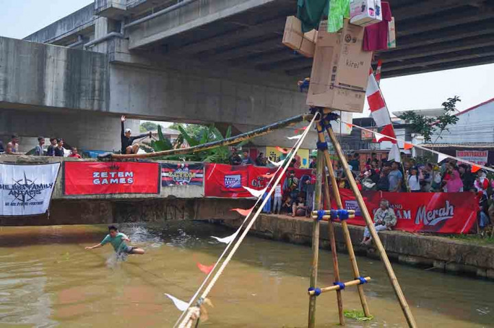 Kemeriahan 'Zetem Games', Lomba HUT RI di Kalimalang