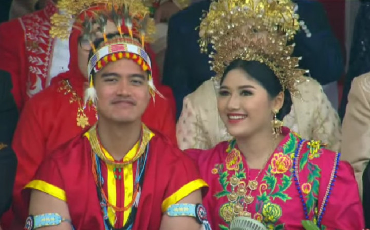 Meski Pakai Baju Adat Berbeda, Kaesang Erina Tetap Senada dengan Balutan Warna Cerah