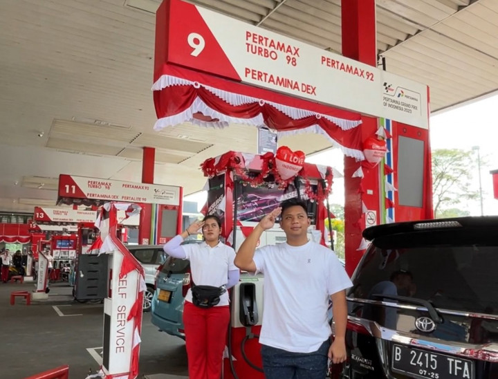 Momen HUT ke-79 RI, Pertamina Putar Pembacaan Teks Proklamasi di SPBU MT Haryono, Disambut Hormat Masyarakat