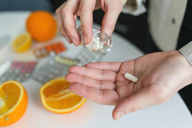 Berikut beberapa multivitamin yang dibutuhkan lansia. (Foto: Ilustrasi/Dok. Pexels.com)