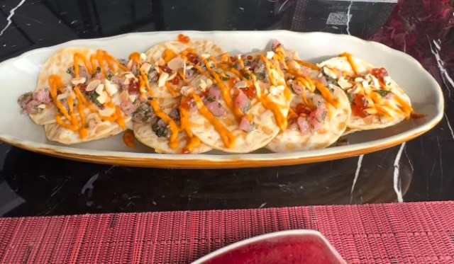 Berikut ini makanan sultan yang lagi populer. (Foto: Dok. Instagram Wethefoodiizh/@wethefoodiizh)