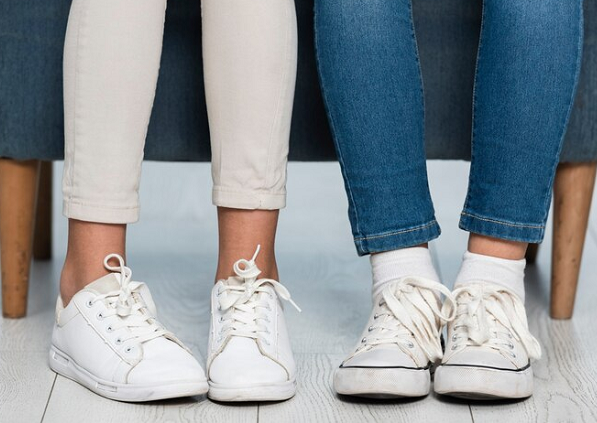 Perbedaan sneakers dan sepatu kets. (Foto: Ilustrasi. Dok. Freepik.com)