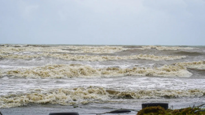 Badai Ernesto Kembali Menguat, Picu Gelombang Kuat di Pantai Timur AS