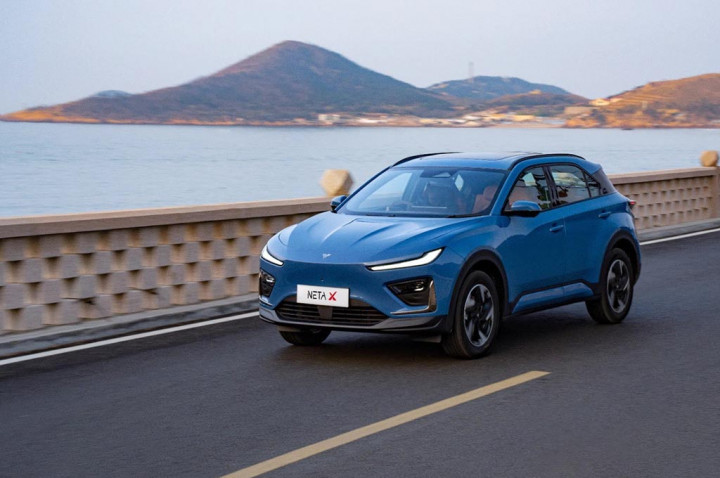 Tips Berkendara Nyaman dengan Mobil Listrik di Berbagai Kondisi Cuaca