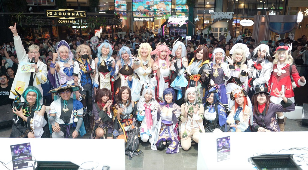 Sejumlah cosplayer meramaikan HoYoFest 2024 di Jakarta.