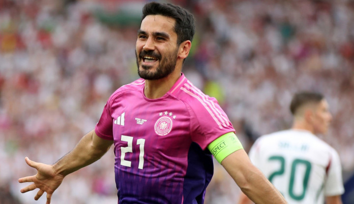 Flick Yakin Guendogan Bertahan di Barcelona