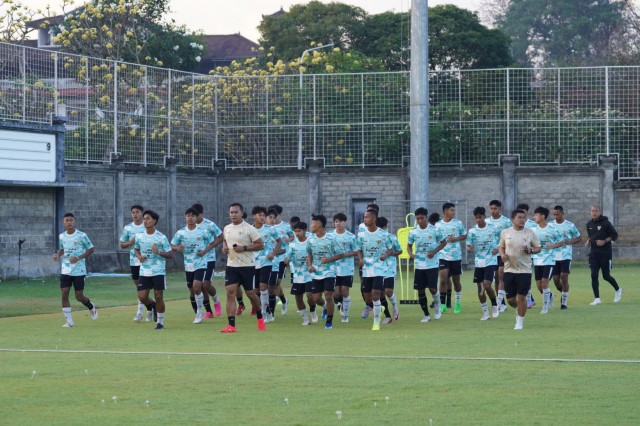 U-17 national team begins technical and tactical training to face India