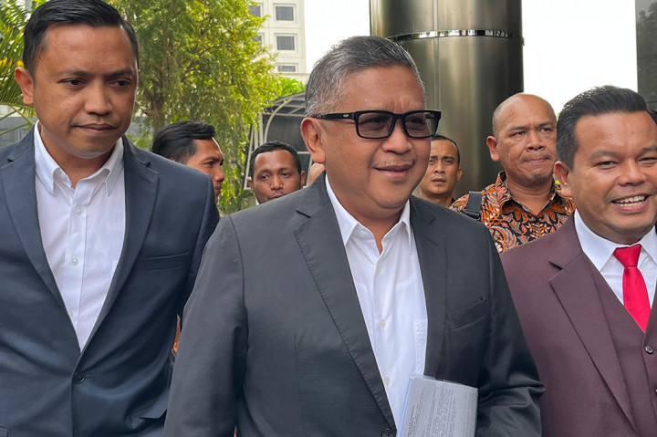 Potret Hasto Kristiyanto Tiba untuk Menjalani Pemeriksaan di KPK