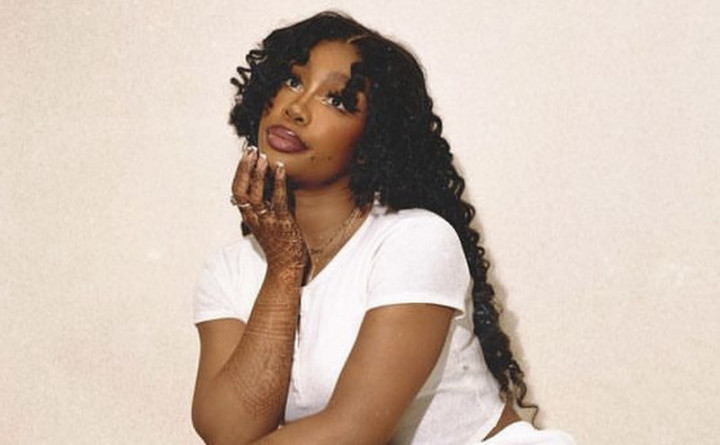 Momen SZA Liburan di Bali, Pakai Bikini hingga Asyik Motoran