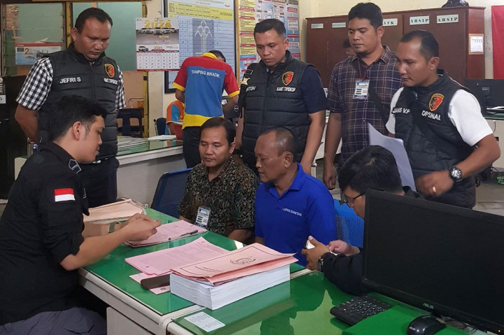 Tersangka Korupsi Dana Desa Diserahkan ke Kejari Simalungun