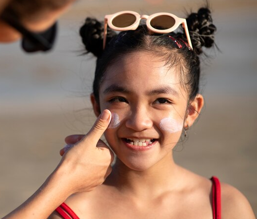 Remaja dan Skincare: Waktu Tepat Pemakaian hingga Produk yang Disarankan